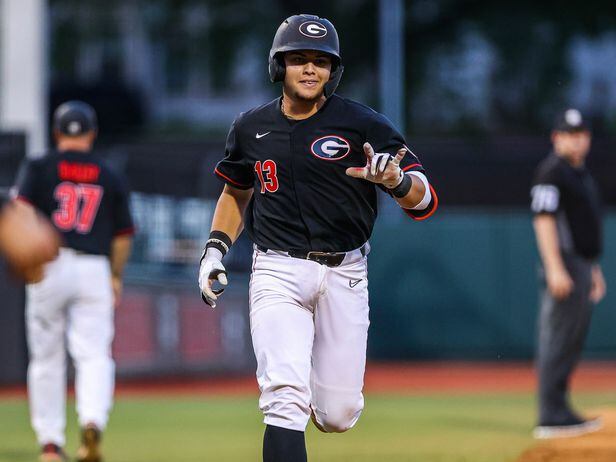 WholeHogSports - Arkansas beats Georgia, 5-3, to win series