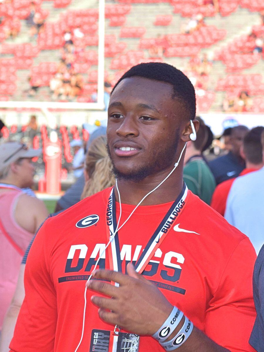 Roquan Smith Signed Georgia Bulldogs Jersey - Ready-To-Frame