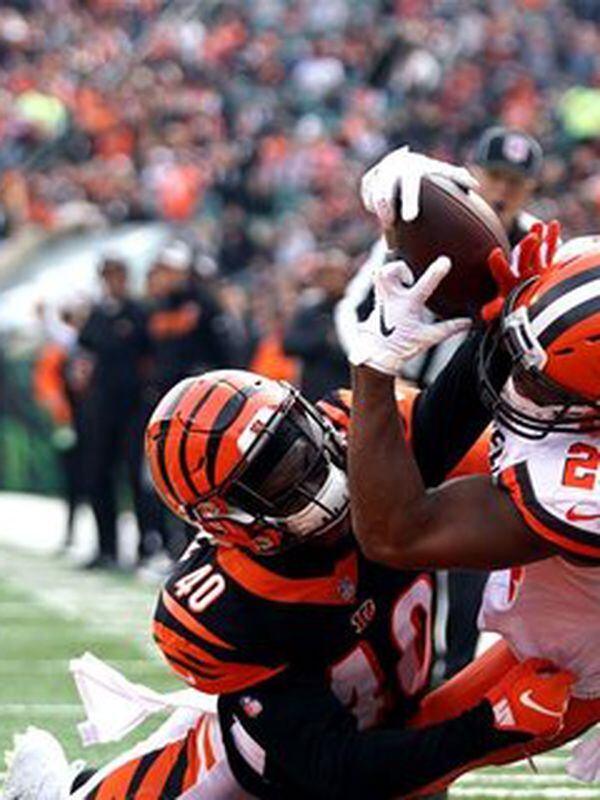 Nick Chubb's Insane Over-the-Back TD Catch vs. Bengals