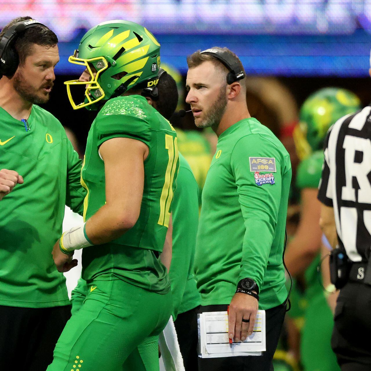 Oregon Football Coach Dan Lanning Bringing Back Former Ducks as Honorary  Coaches For Spring Game - Sports Illustrated Oregon Ducks News, Analysis  and More