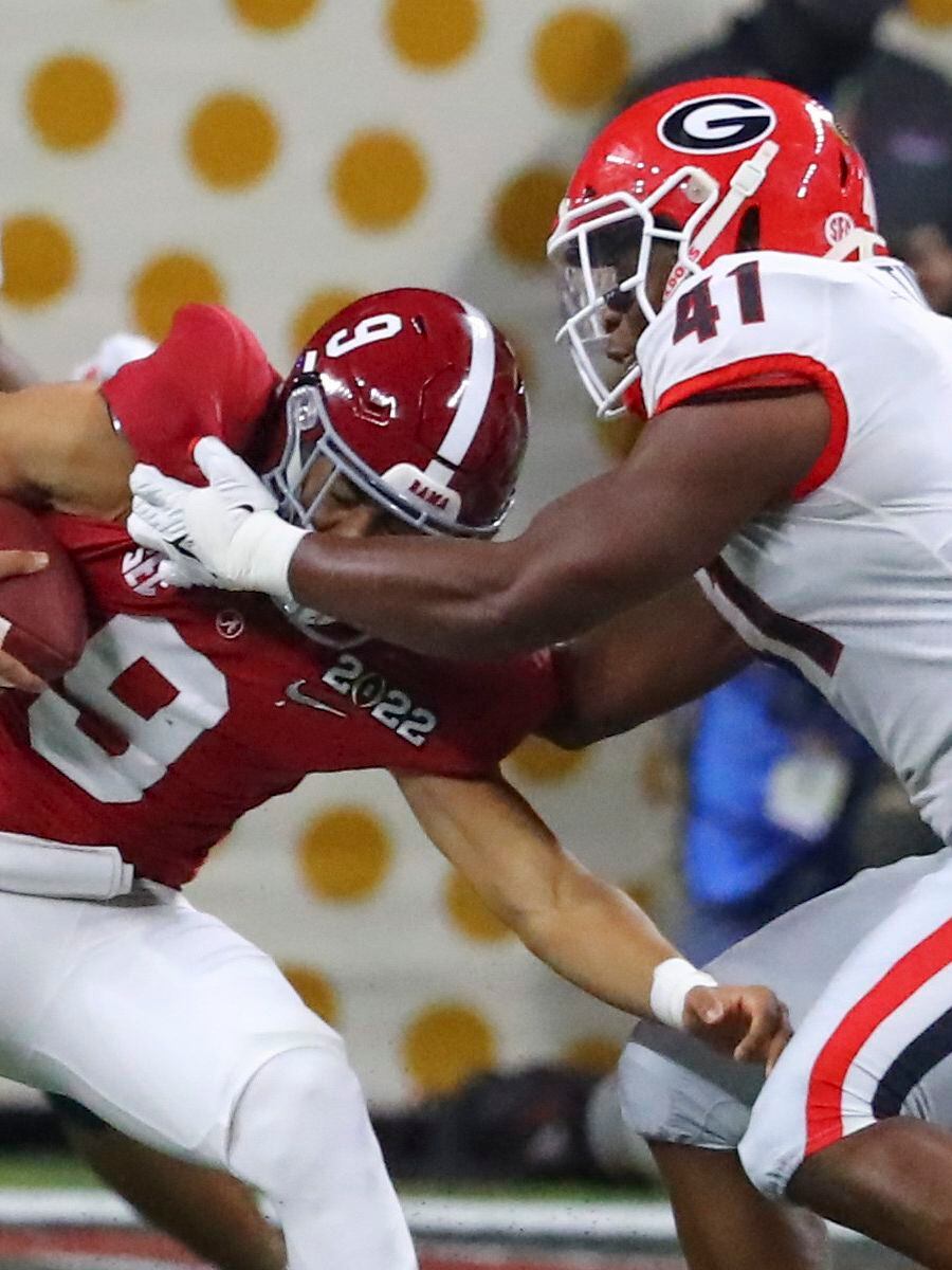 Georgia Bulldogs win first college football national title since 1980, beat  defending champs Alabama 33-18 - CBS News