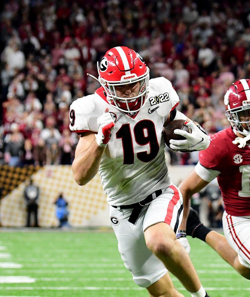 Georgia Football Brock Bowers Superstar Pose, Adult T-Shirt / 2XL - College Football - Sports Fan Gear | BreakingT