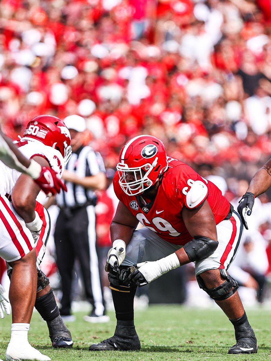 Georgia football offensive lineman Jamaree Salyer sidelined by injury