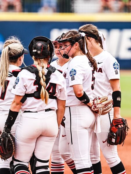 UGA softball dominates Florida to reach Women's College World Series