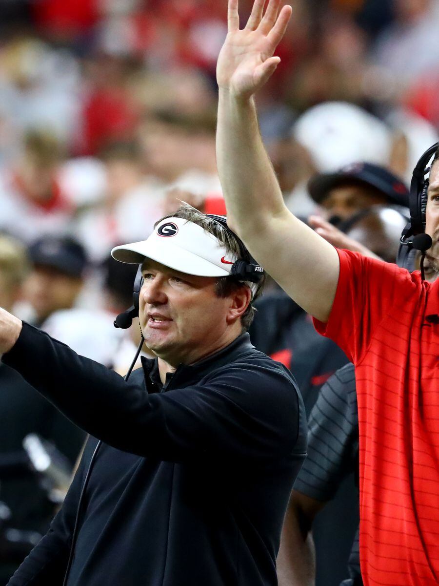 WATCH: Georgia Bulldogs Fans Celebrate Atlanta Braves' World Series in  Sanford Stadium