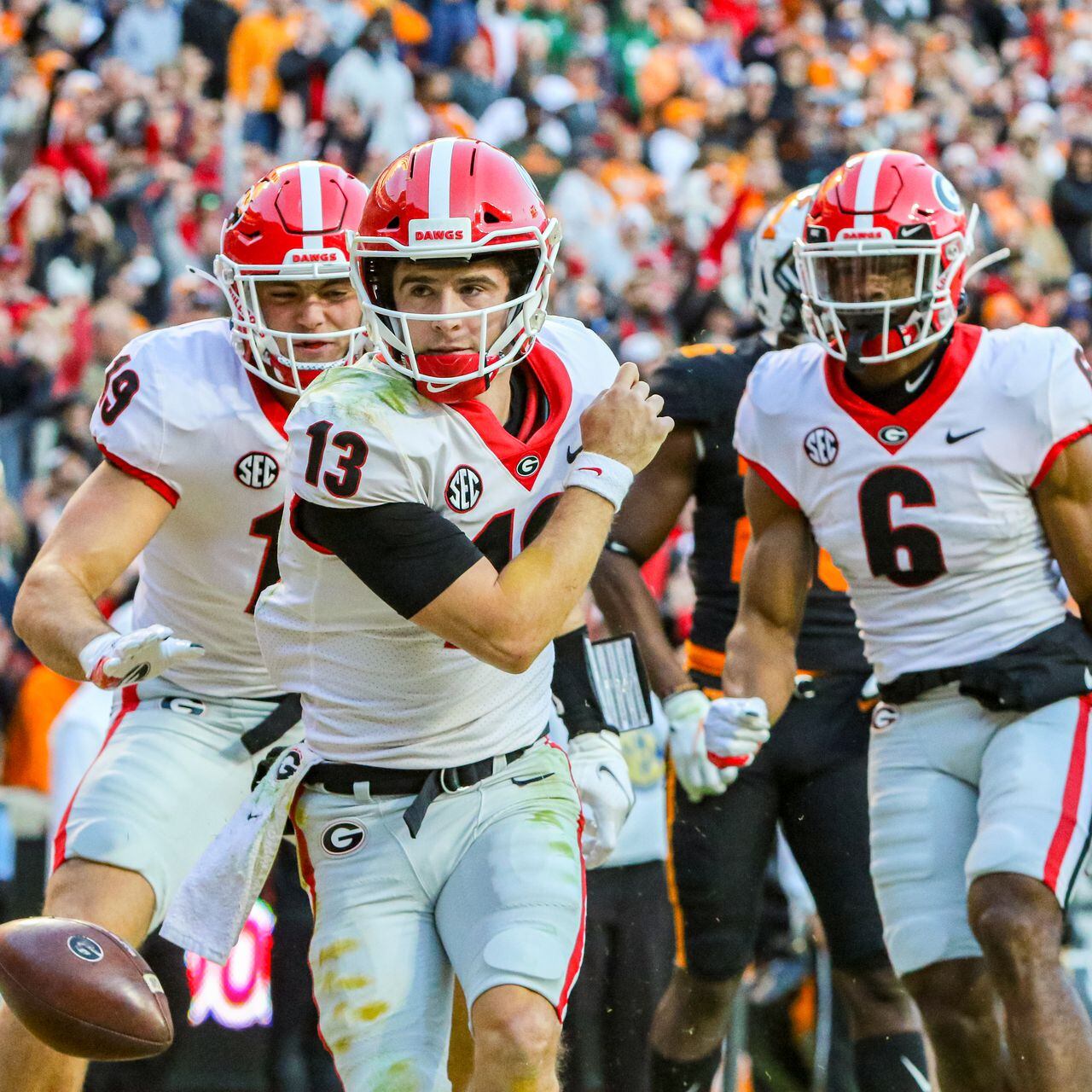 Quarterback Stetson Bennett announces 2022 return, JT Daniels