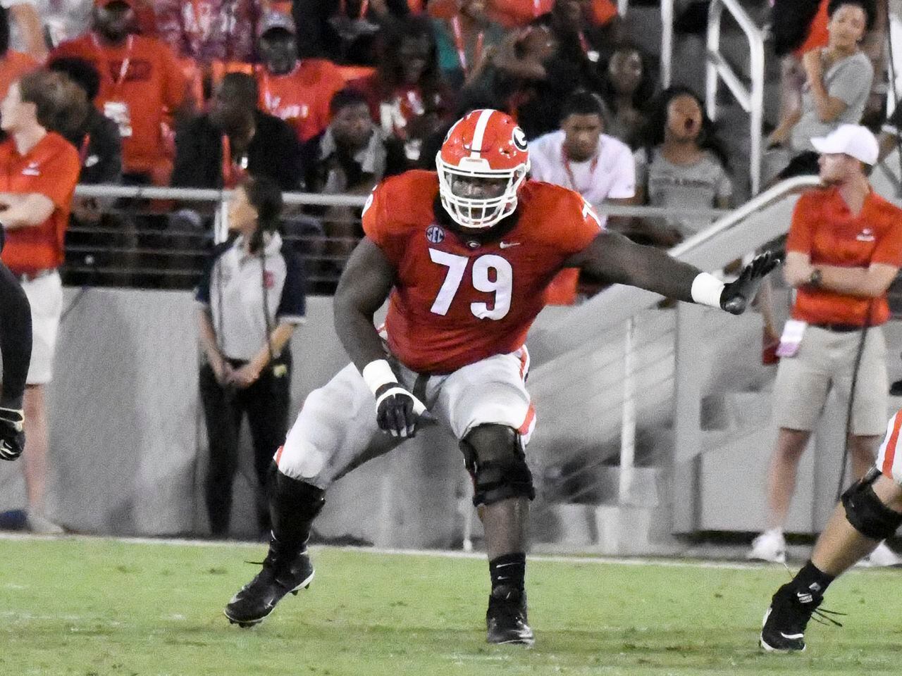 Georgia tackle Isaiah Wilson suffers lower body injury