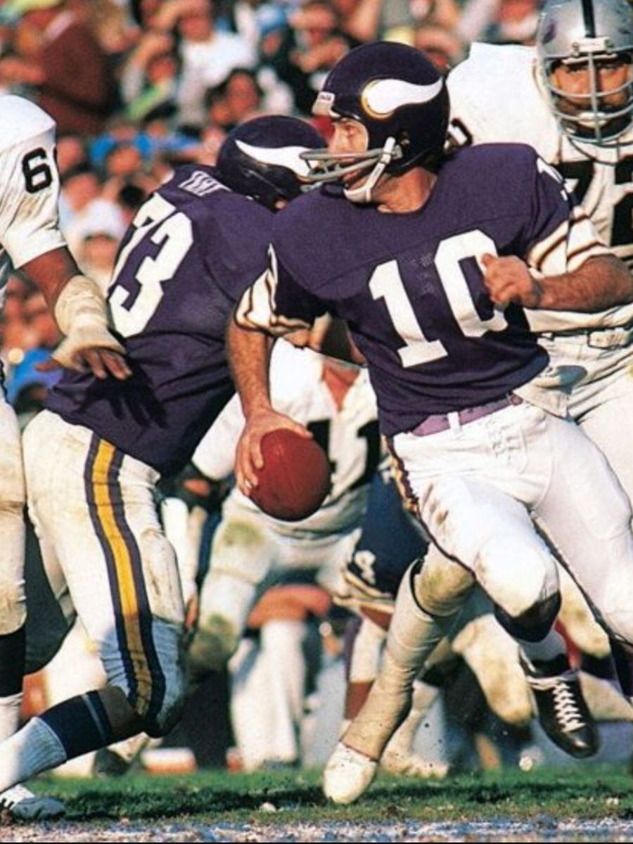 Fran Tarkenton gives younger NFL QBs a reminder: LOOK