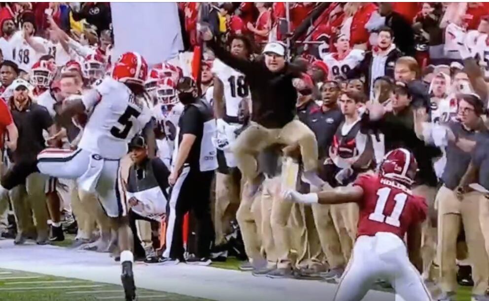 Georgia Bulldogs win first college football national title since 1980, beat  defending champs Alabama 33-18 - CBS News