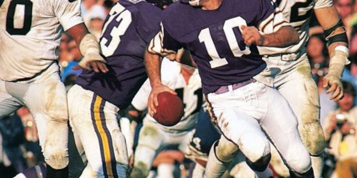 Fran Tarkenton gives younger NFL QBs a reminder: LOOK