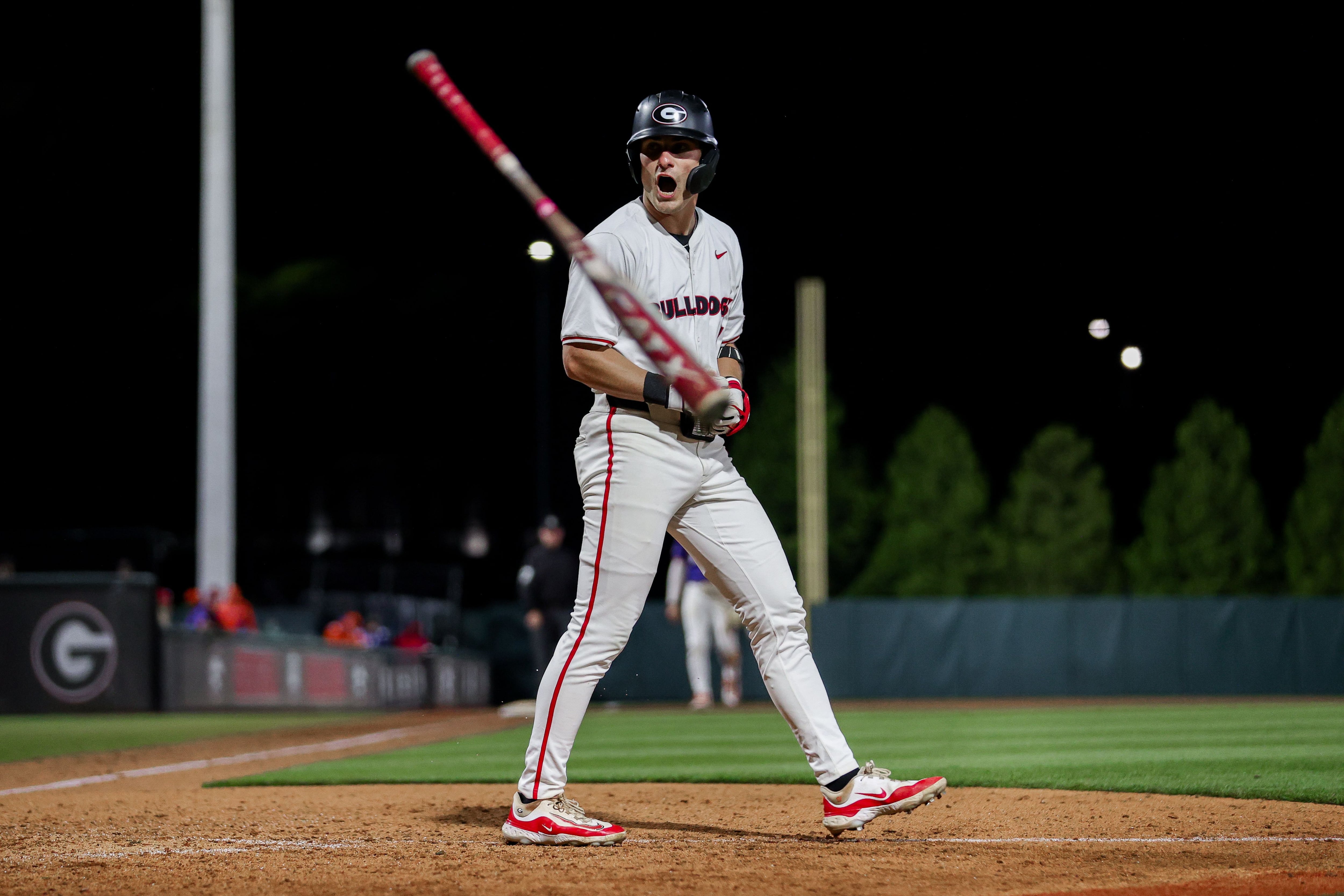 Logan Jordan shocks South Carolina with pinch hit grand slam, Georgia  baseball sweeps South Carolina