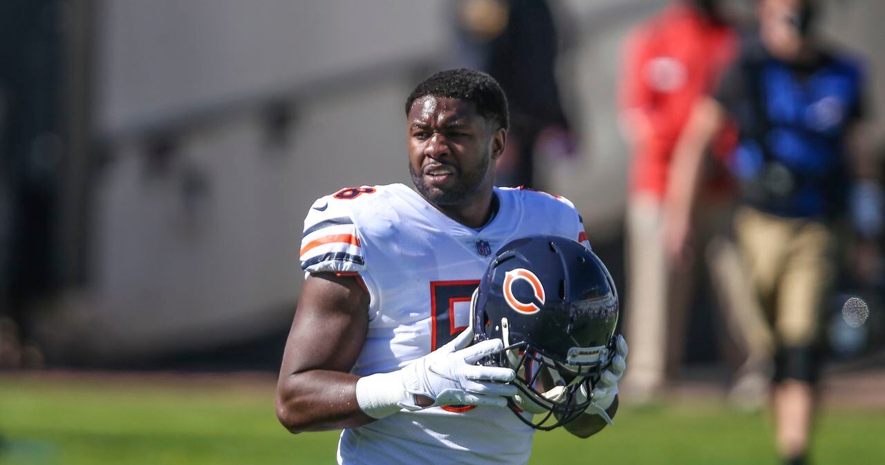 Chicago Bears linebacker Roquan Smith (58) chases a play against the  Jacksonville Jaguars during the second