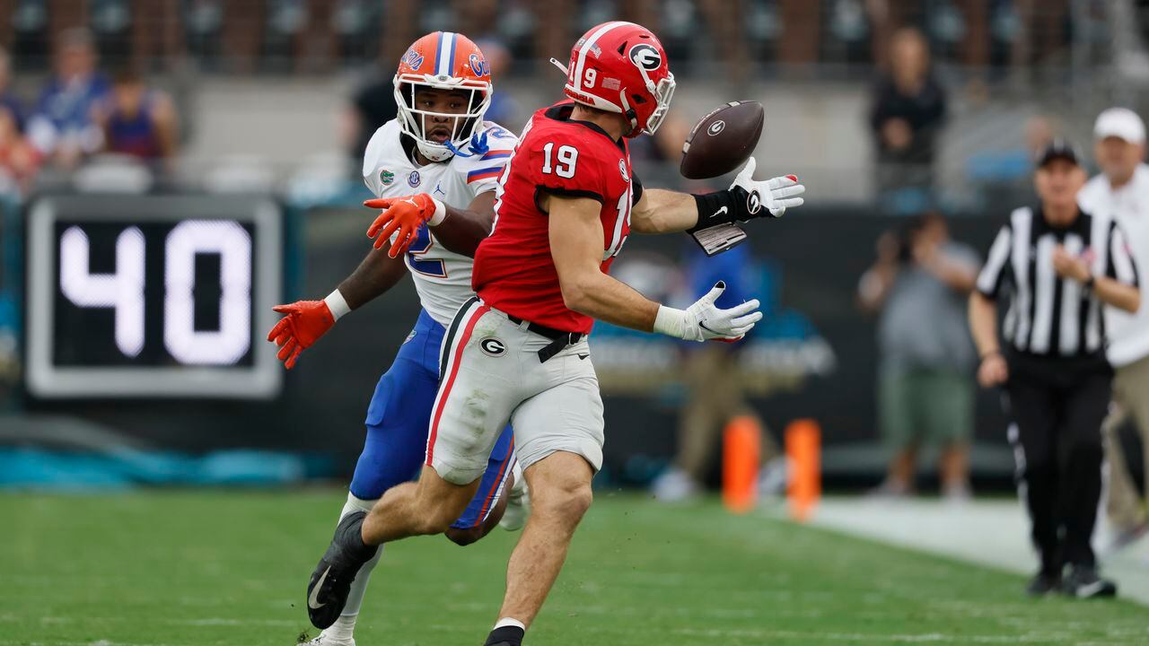 Brock Bowers gets the cold shoulder from Mackey Award