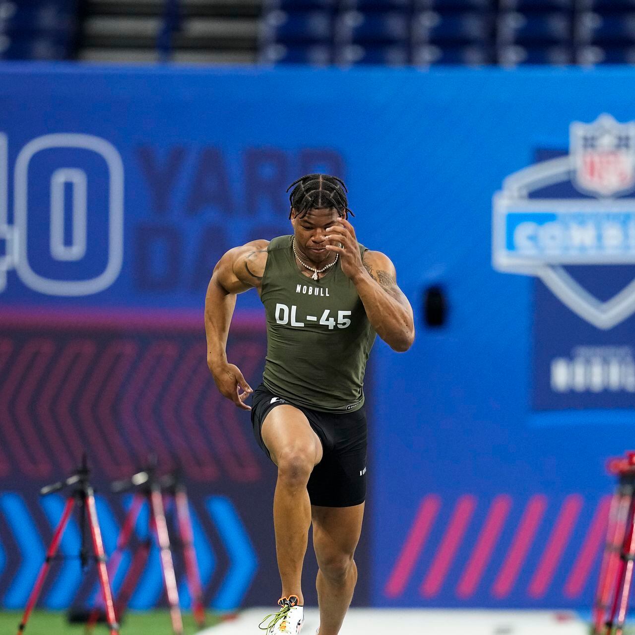 Defensive Linemen Run the 40-Yard Dash at 2023 NFL Combine: Nolan Smith  Runs 4.39 Officially 