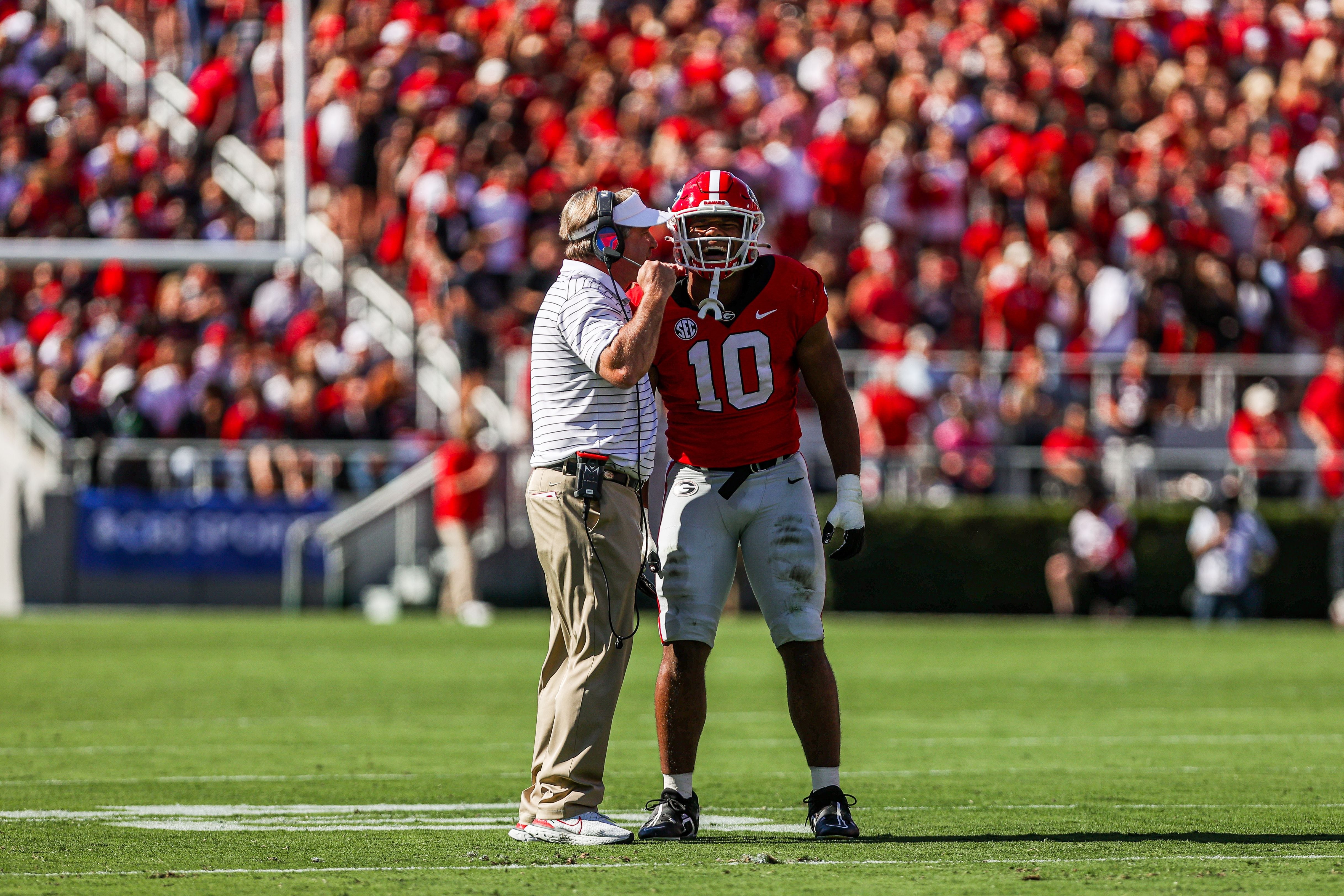 Georgia football sees epic guest star in the Dawg Walk