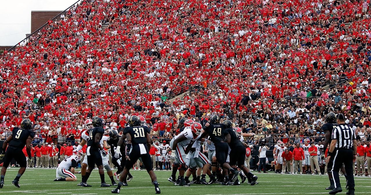 South Carolina football fans troll Clemson, Tennessee at Orange Bowl