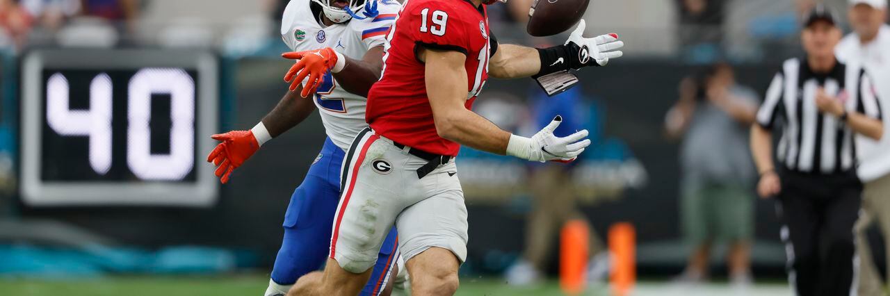 Brock Bowers gets the cold shoulder from Mackey Award