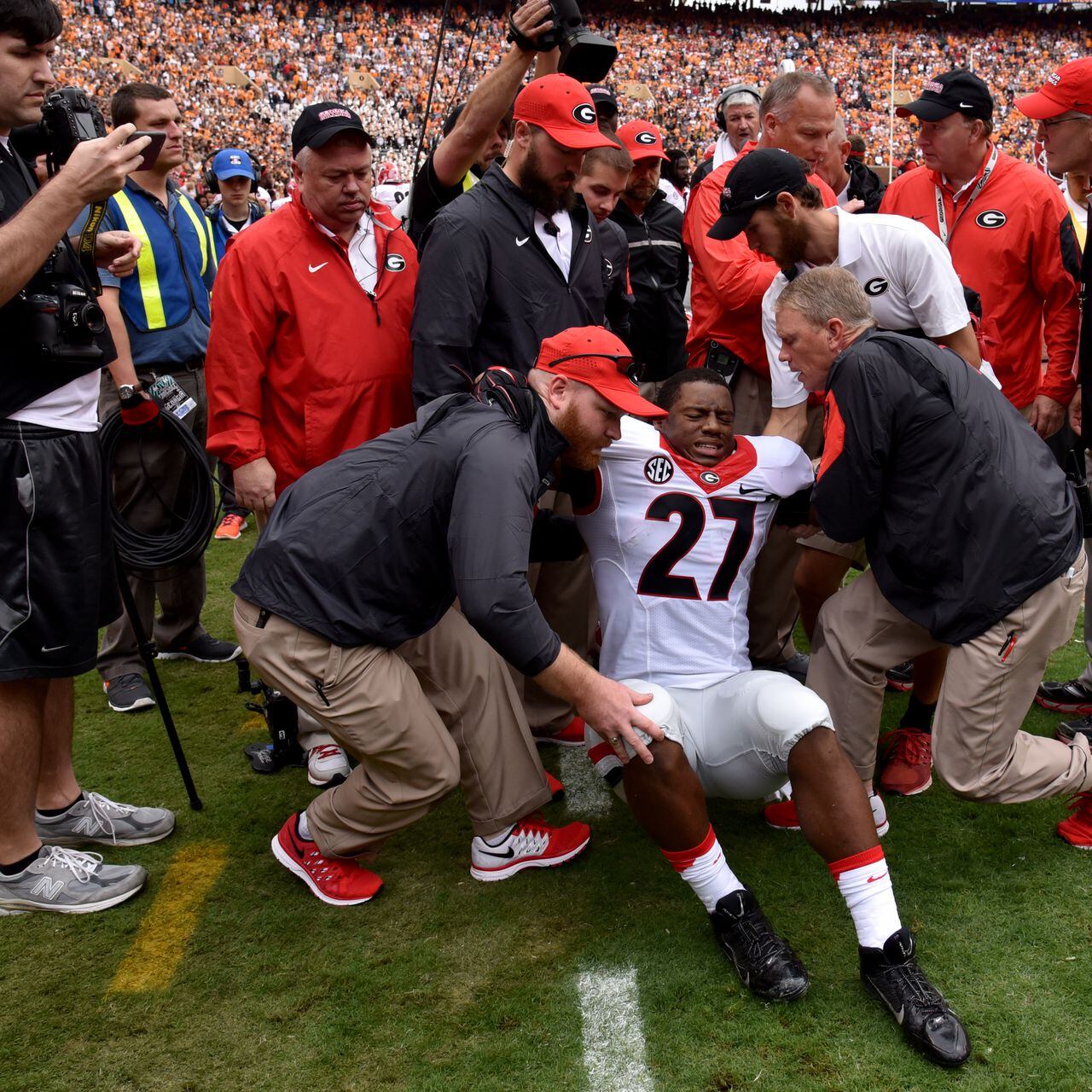 Nick Chubb carted off with knee injury