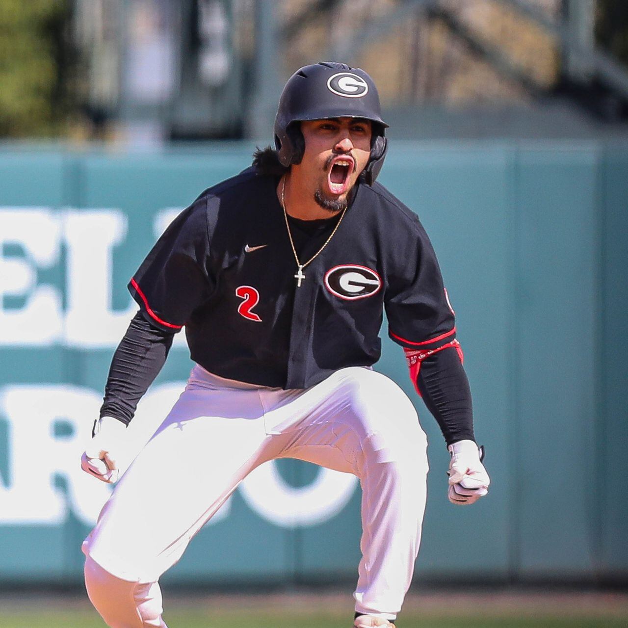 UGA uses school record 16-run outburst to rout Auburn