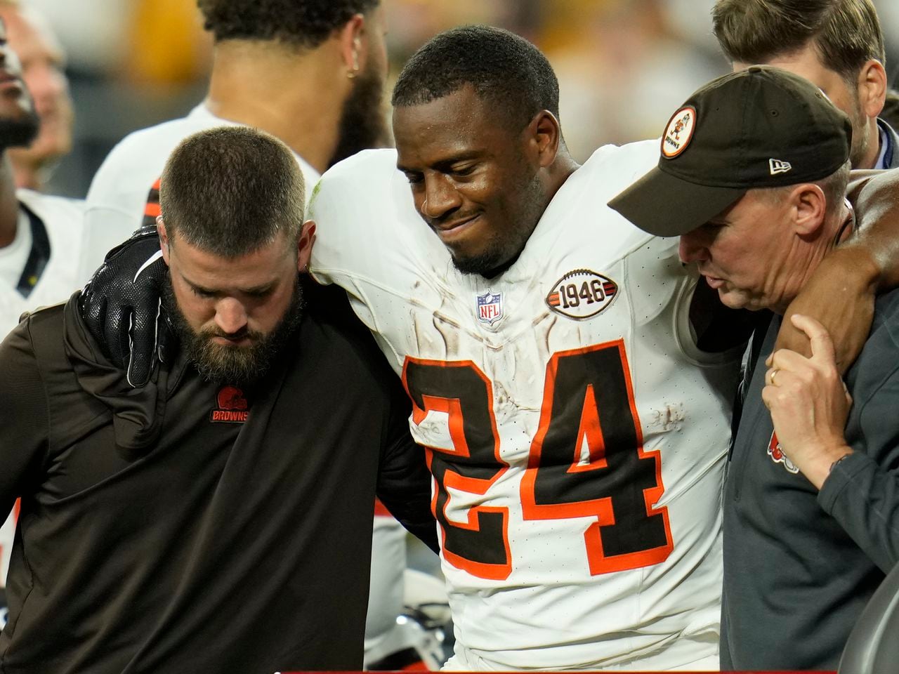 Nick Chubb carted off with knee injury