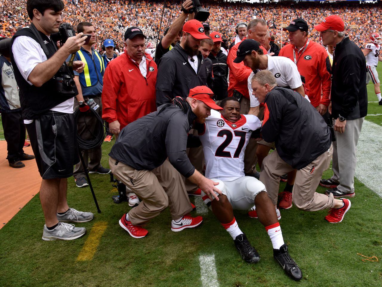 Nick Chubb goes down with a severe knee injury - Cincy Jungle