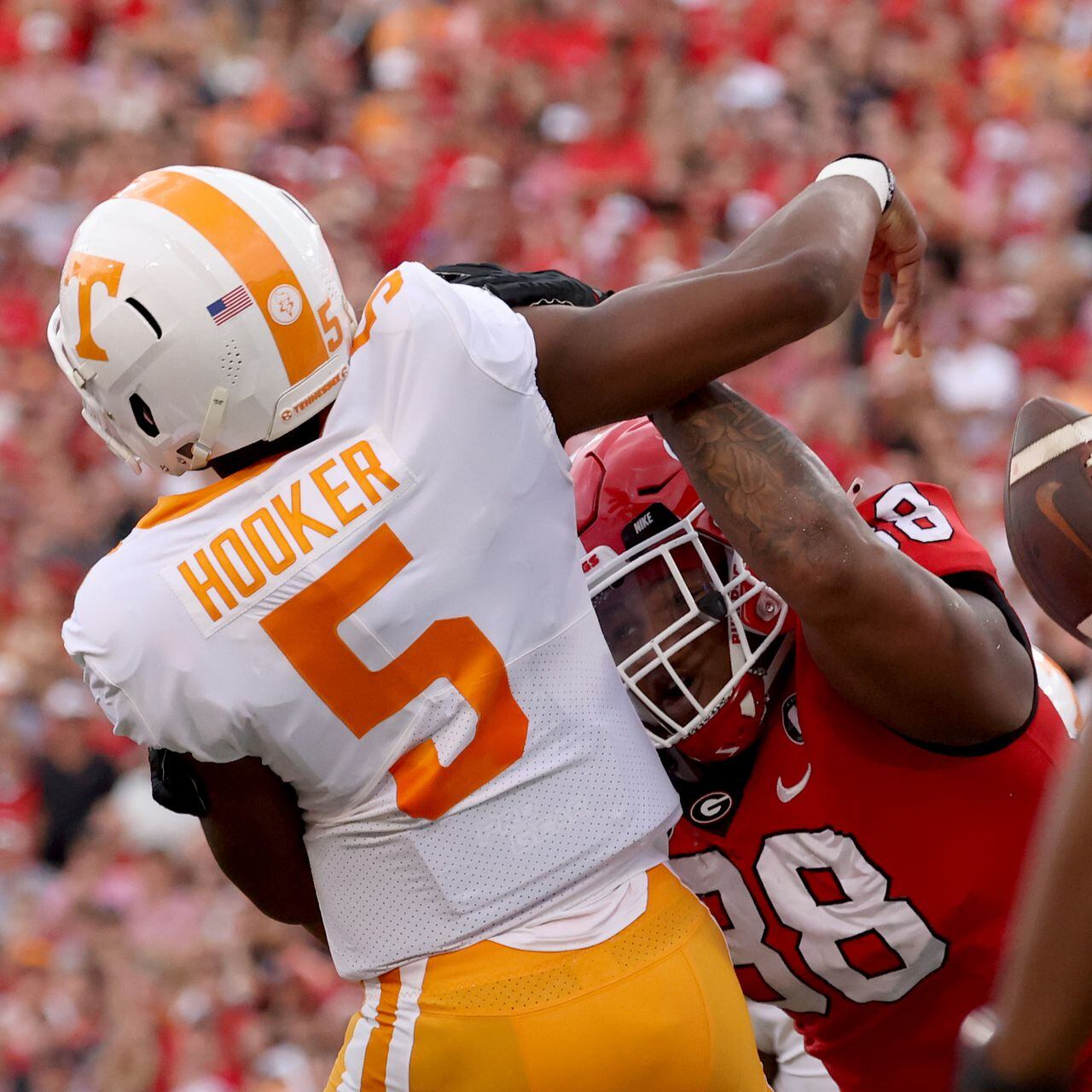 Hendon Hooker 'in complete command' of Tennessee Vols' offense