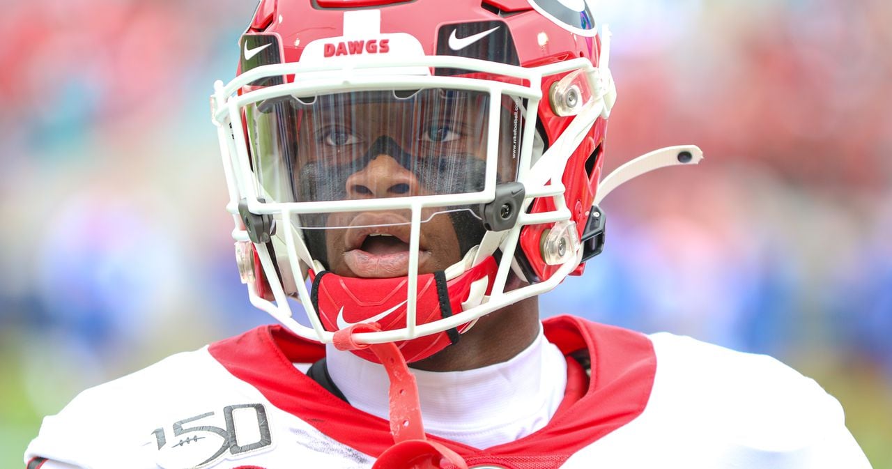 Georgia WR George Pickens is using a Riddell SpeedFlex with a BECK-808-EG  (B.A. Masks) facemask, clear Nike visor and a Riddell hardcup…