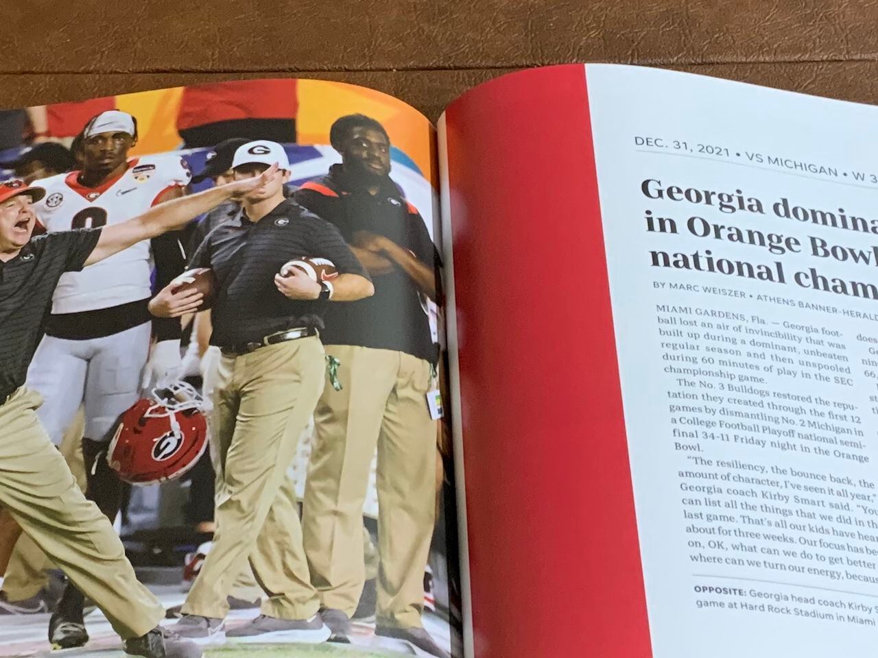 Georgia Bulldogs Football Quiz Book: 500 Questions on the UGA Dawgs (Sports  Quiz Books): Bradshaw, Chris: 9781916123090: : Books