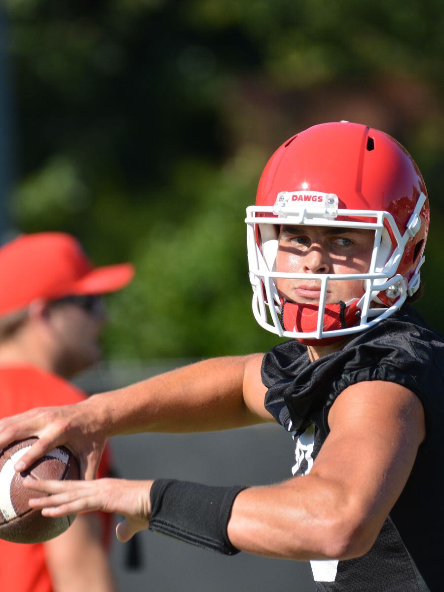 Jacob Eason wins Gatorade National Football Player of the Year, recommits  to Georgia